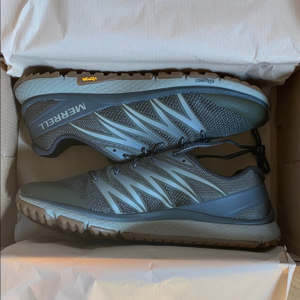 NWB Men’s Merrell Bare access xtr olive sneaker